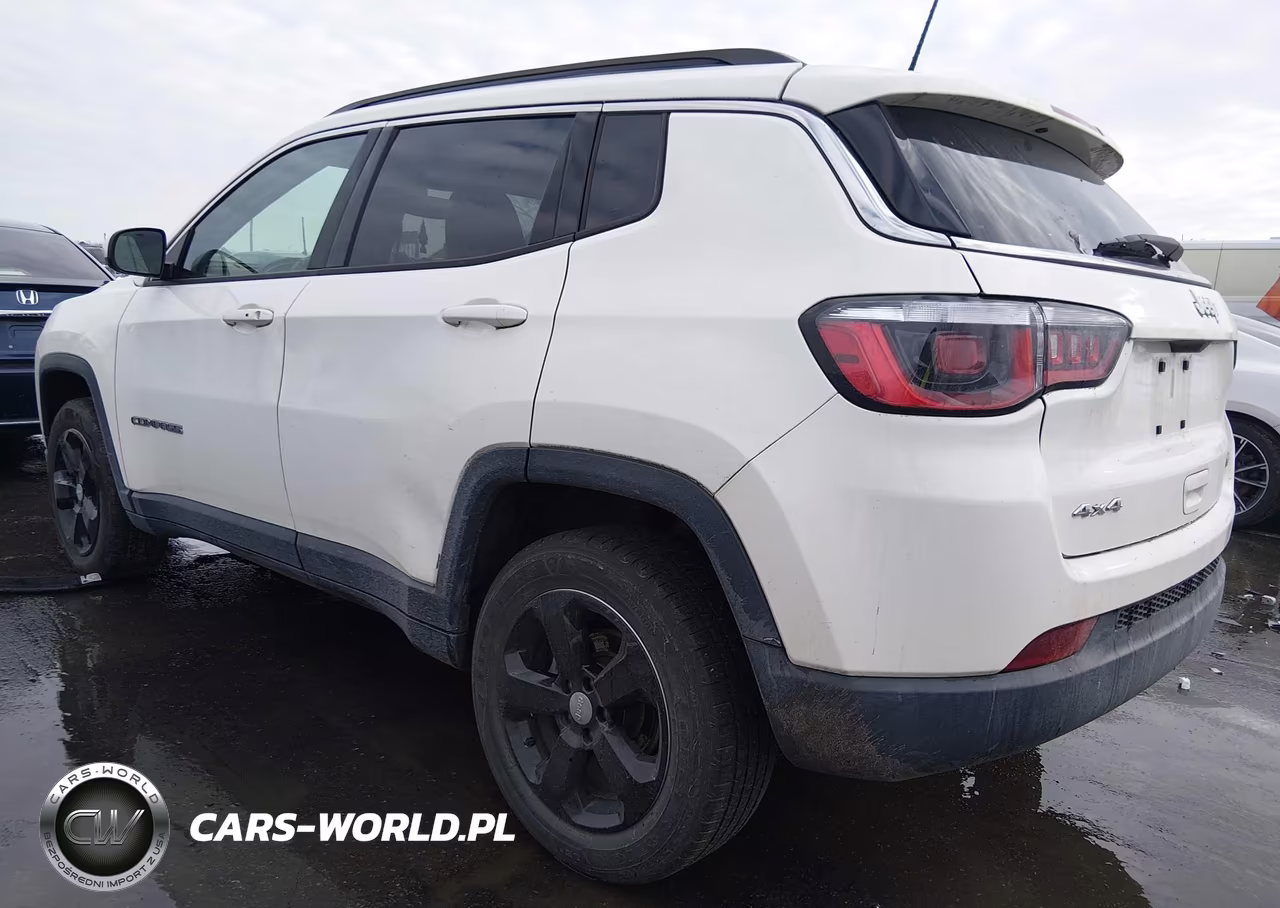 2019 Jeep Compass Latitude 4X4 VIN:3C4NJDBB0KT767782 - 3