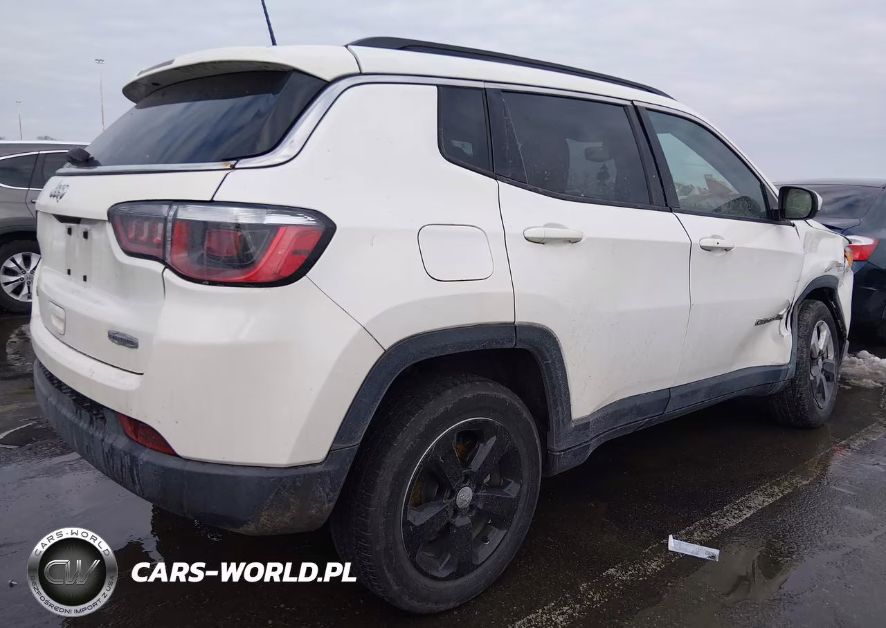 2019 Jeep Compass Latitude 4X4 VIN:3C4NJDBB0KT767782 - 4