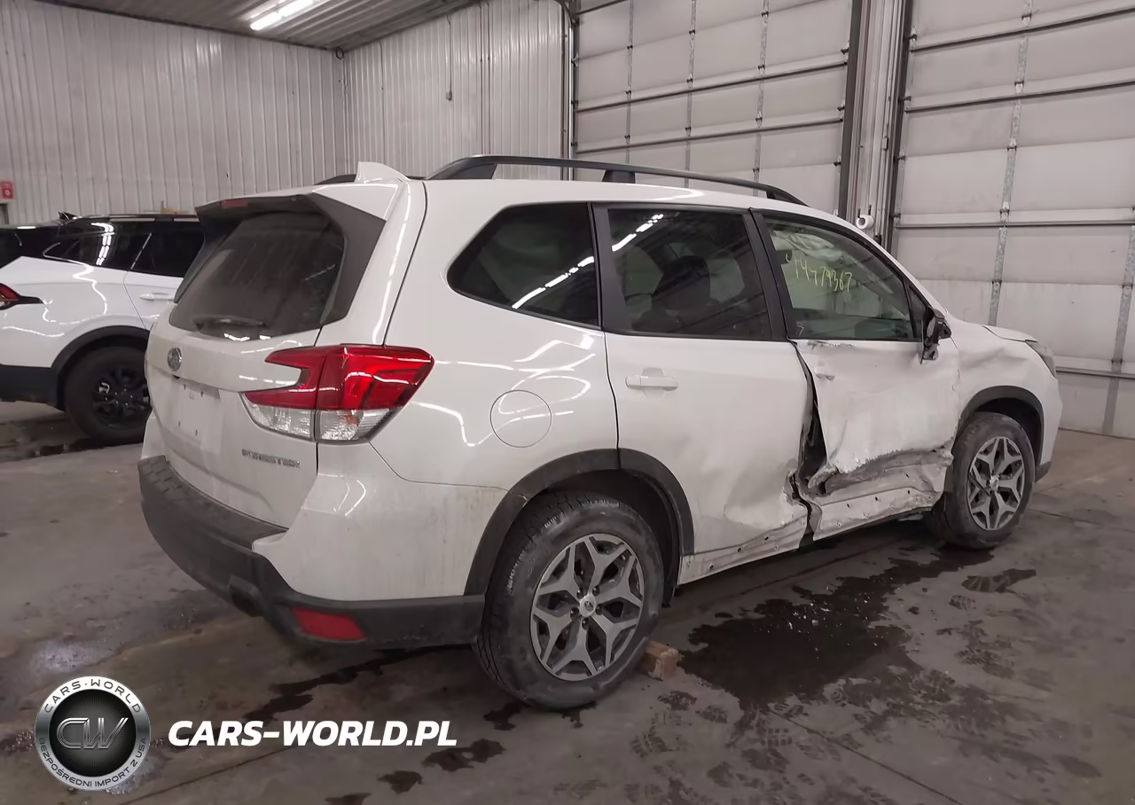 2019 Subaru Forester Premium VIN:JF2SKAEC8KH464025 - 4