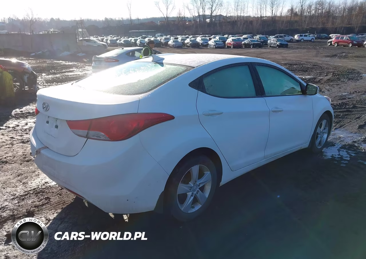 2013 Hyundai Elantra Gls VIN:5NPDH4AE8DH349864 - 4