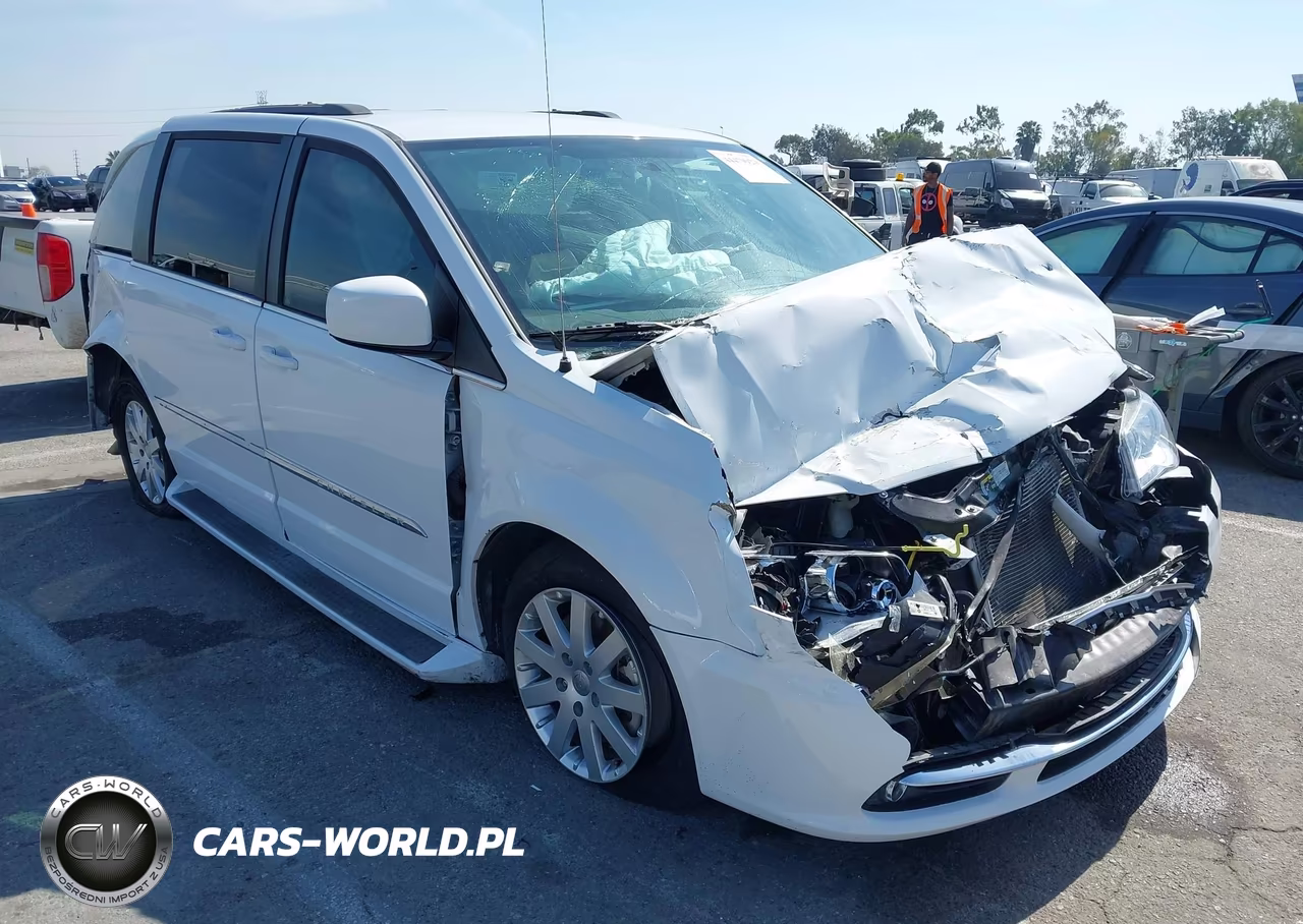 2015 Chrysler Town & Country Touring – zdjęcie 1 z 16
