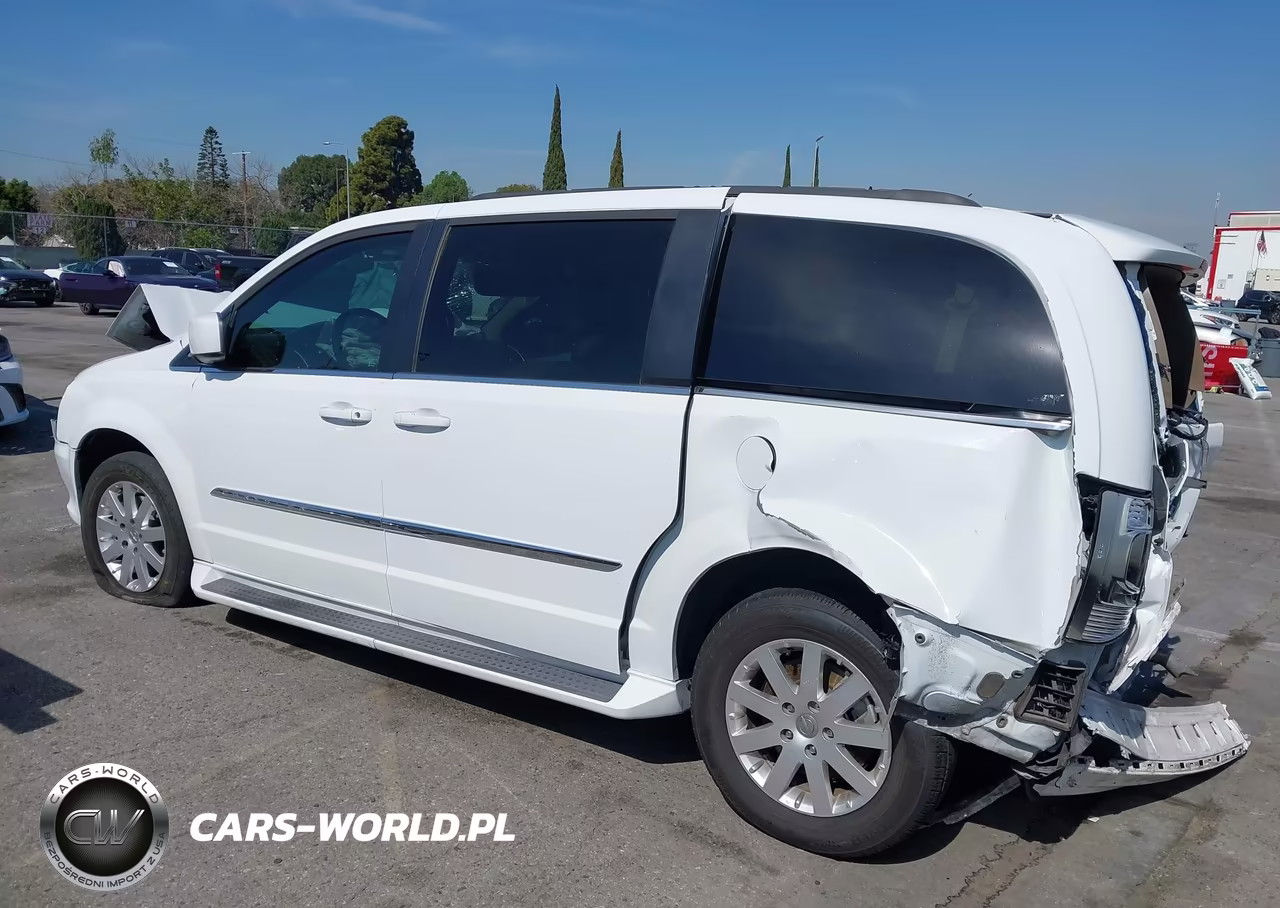2015 Chrysler Town & Country Touring VIN:2C4RC1BG7FR676331 - 14