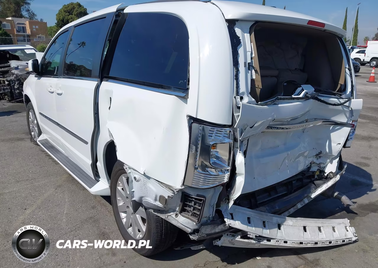 2015 Chrysler Town & Country Touring VIN:2C4RC1BG7FR676331 - 3