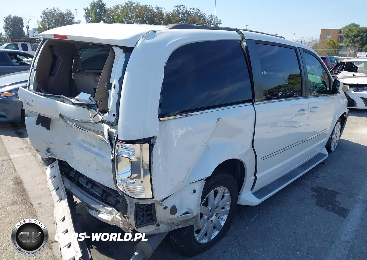 2015 Chrysler Town & Country Touring VIN:2C4RC1BG7FR676331 - 4