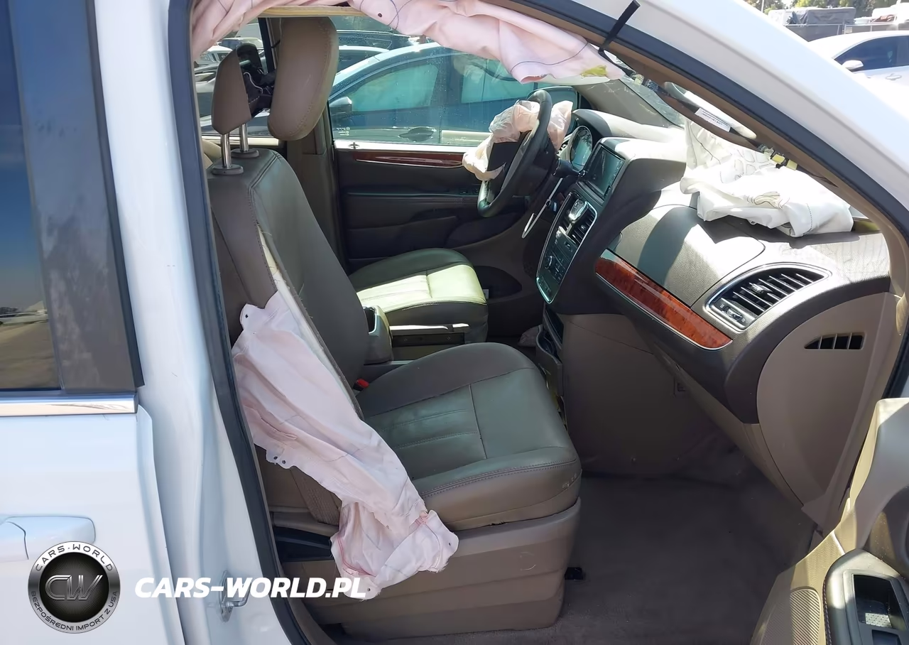 2015 Chrysler Town & Country Touring VIN:2C4RC1BG7FR676331 - 5