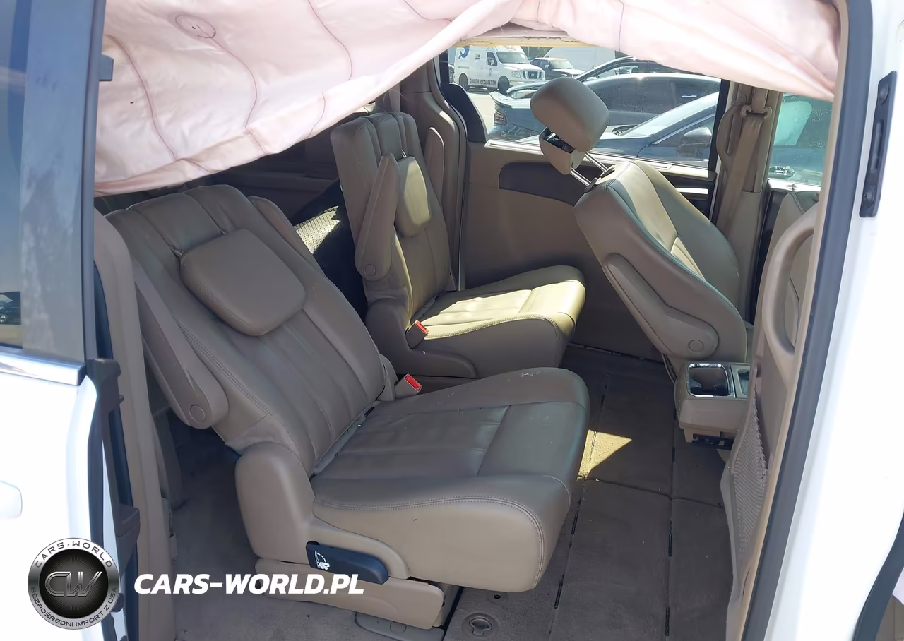 2015 Chrysler Town & Country Touring VIN:2C4RC1BG7FR676331 - 8