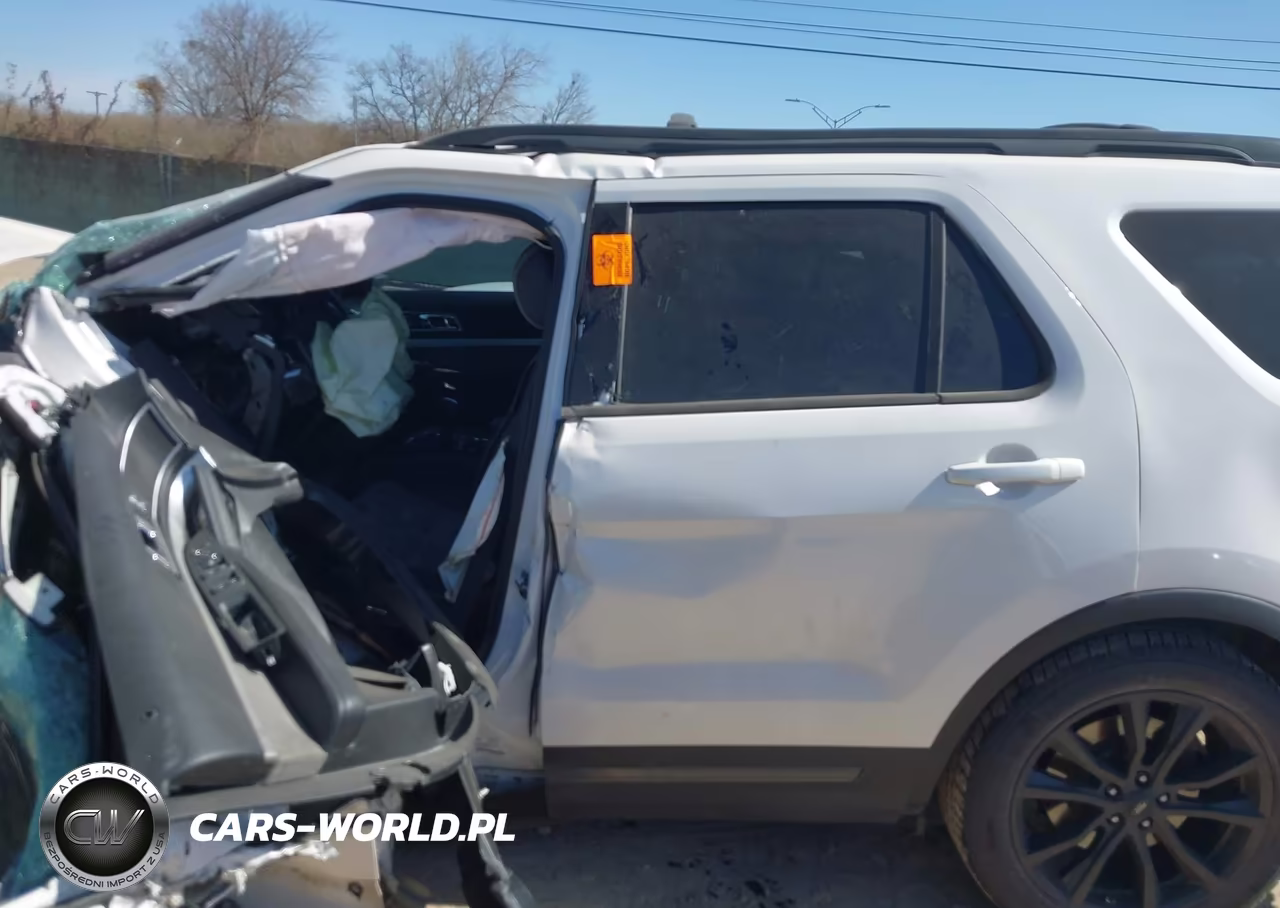 2017 Ford Explorer Xlt VIN:1FM5K7D84HGD85747 - 14