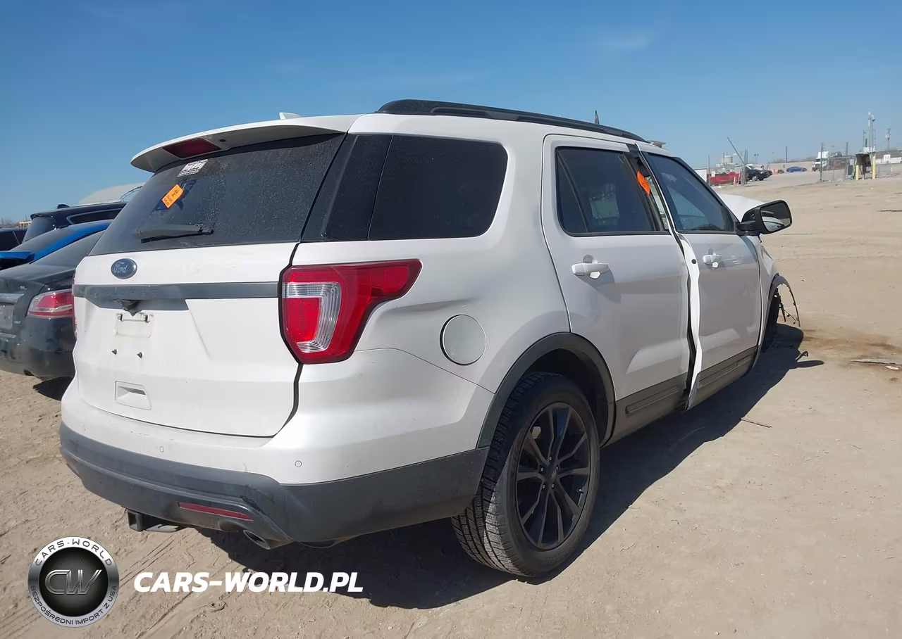 2017 Ford Explorer Xlt VIN:1FM5K7D84HGD85747 - 4