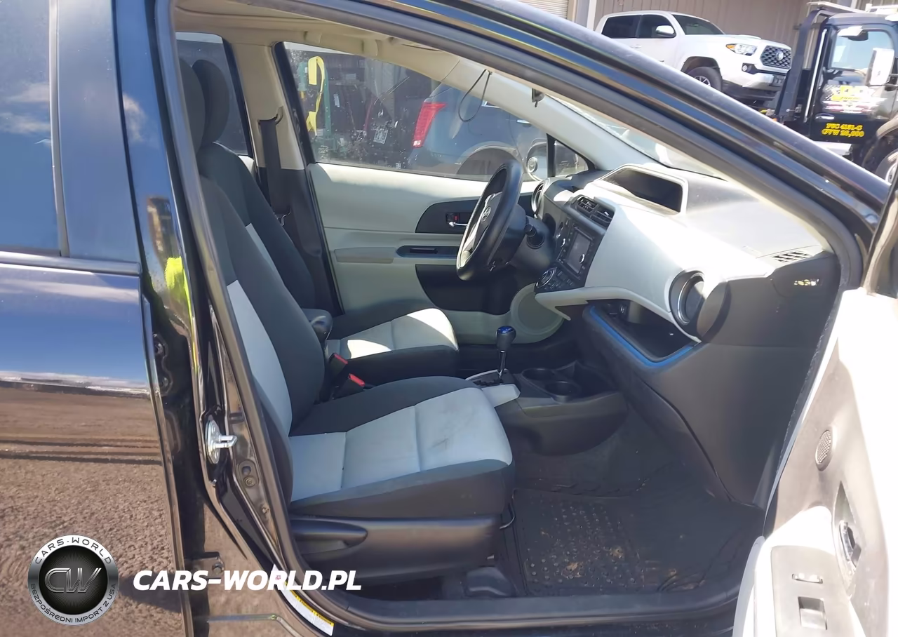 2012 Toyota Prius C Three VIN:JTDKDTB31C1009651 - 5