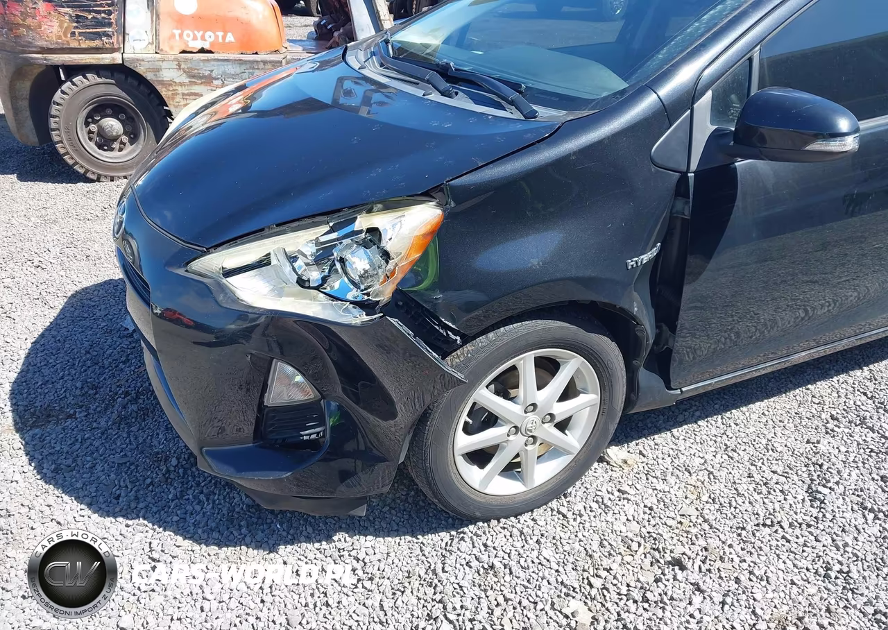 2012 Toyota Prius C Three VIN:JTDKDTB31C1009651 - 6