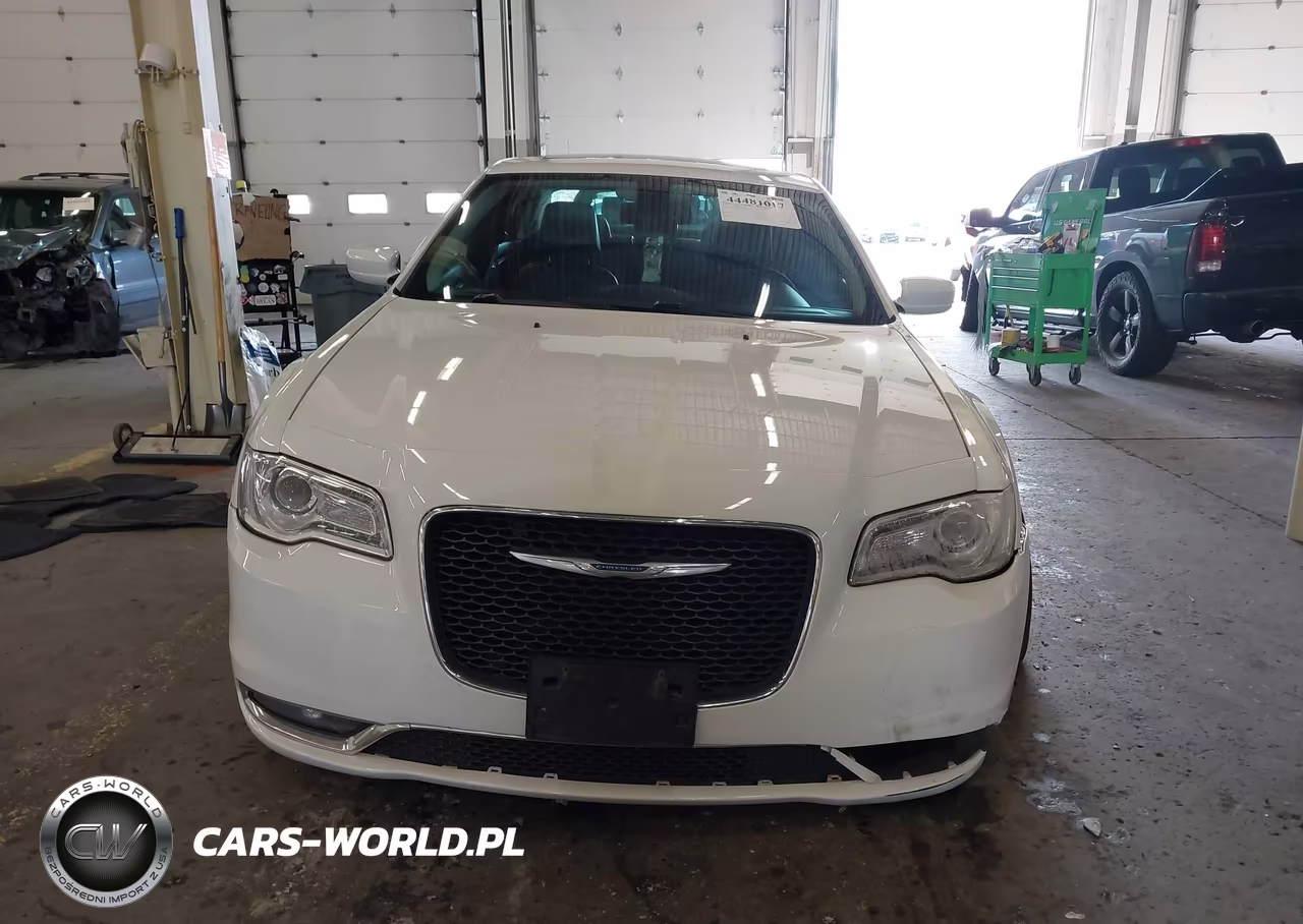 2015 Chrysler 300 Touring VIN:2C3CCAAG6FH832716 - 12
