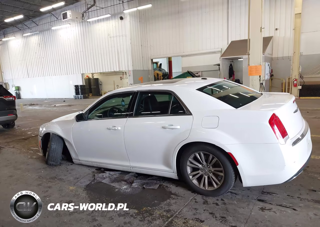 2015 Chrysler 300 Touring VIN:2C3CCAAG6FH832716 - 14