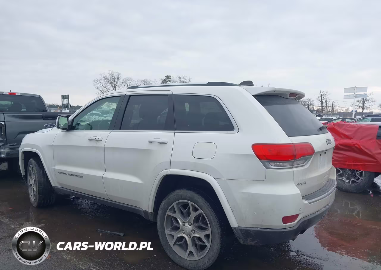 2018 Jeep Grand Cherokee Sterling Edition 4X4 VIN:1C4RJFBT8JC250973 - 3