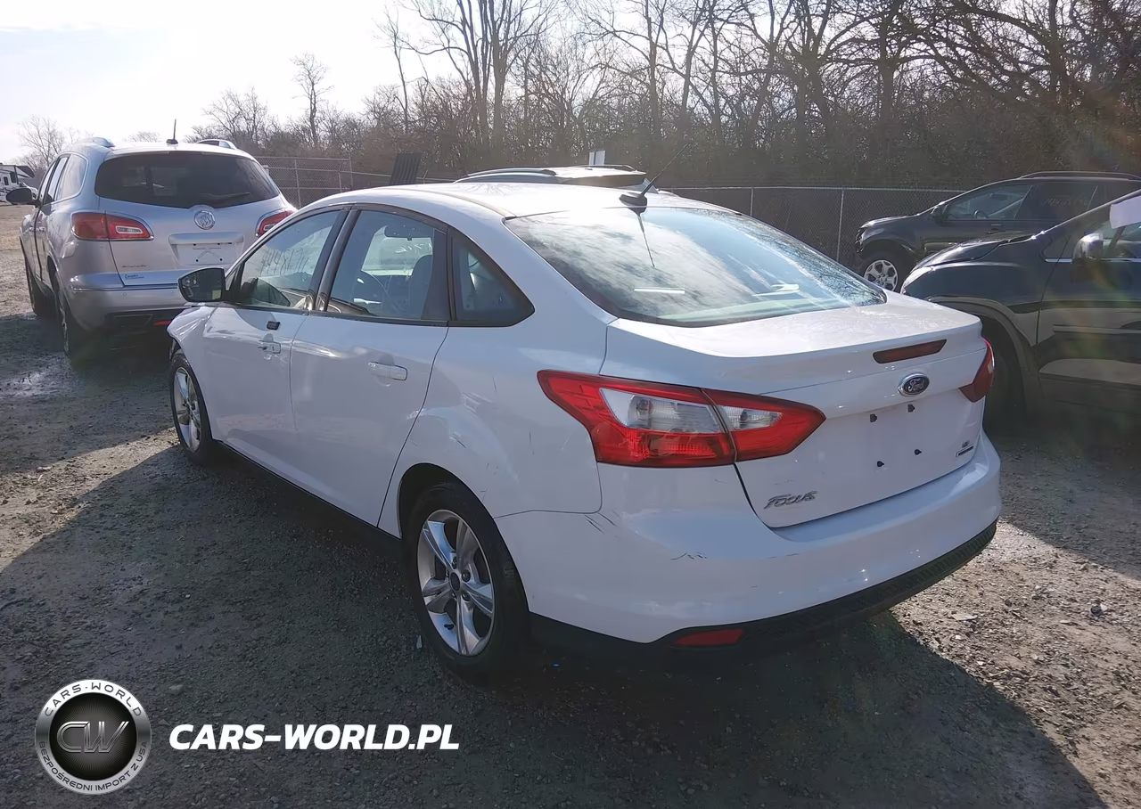 2014 Ford Focus Se VIN:1FADP3F29EL180629 - 3