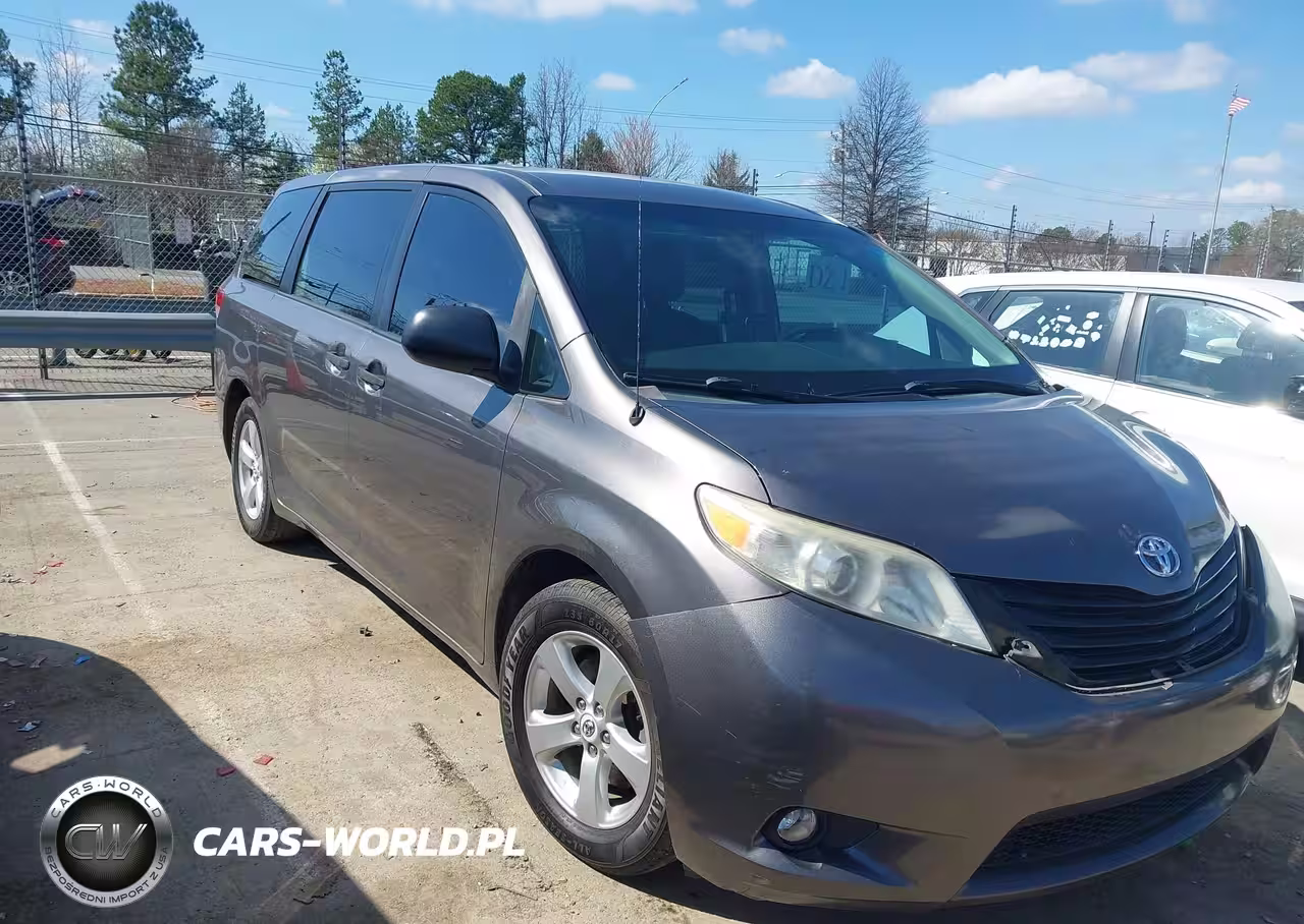 2012 Toyota Sienna Base V6 7 Passenger
