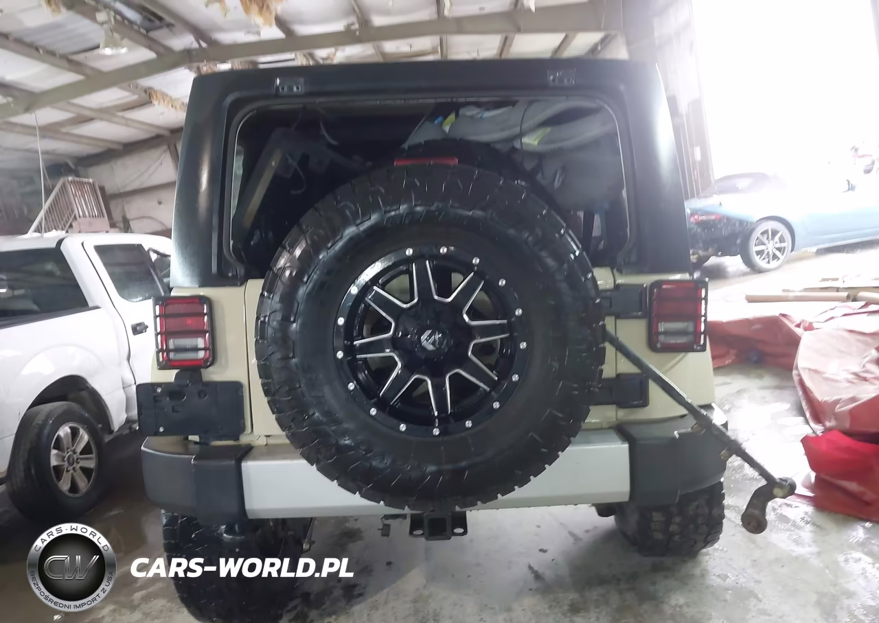 2011 Jeep Wrangler Unlimited Sahara VIN:1J4BA5H1XBL624822 - 17