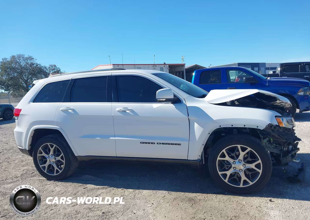2018 Jeep Grand Cherokee Sterling Edition 4X4 VIN:1C4RJFBG9JC326008 - 14