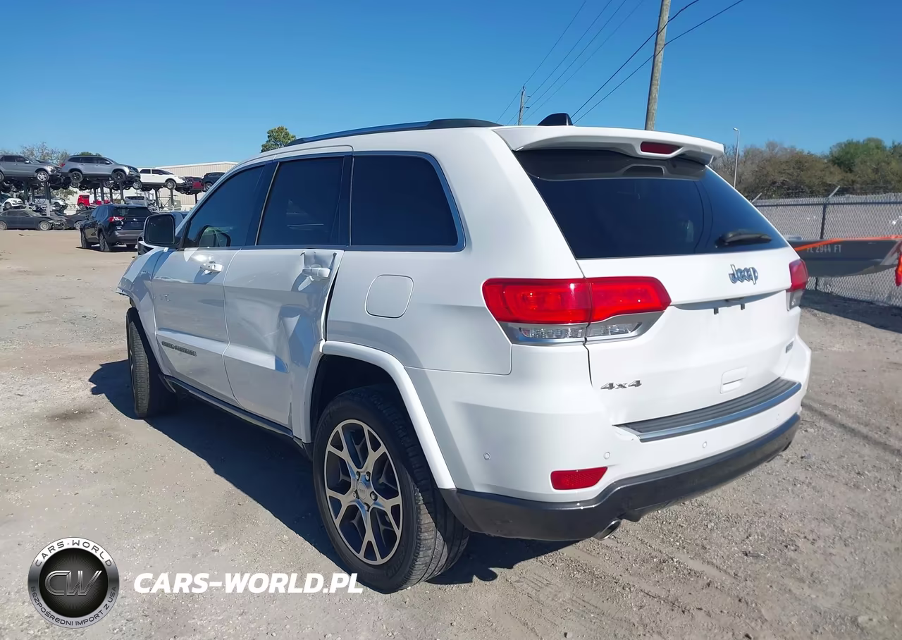 2018 Jeep Grand Cherokee Sterling Edition 4X4 VIN:1C4RJFBG9JC326008 - 3