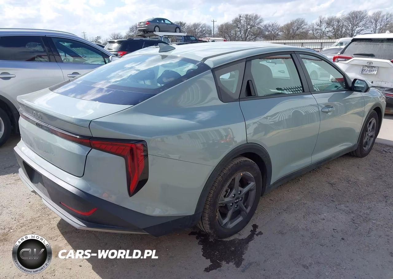 2025 Kia K4 Lxs VIN:3KPFT4DE4SE129318 - 4