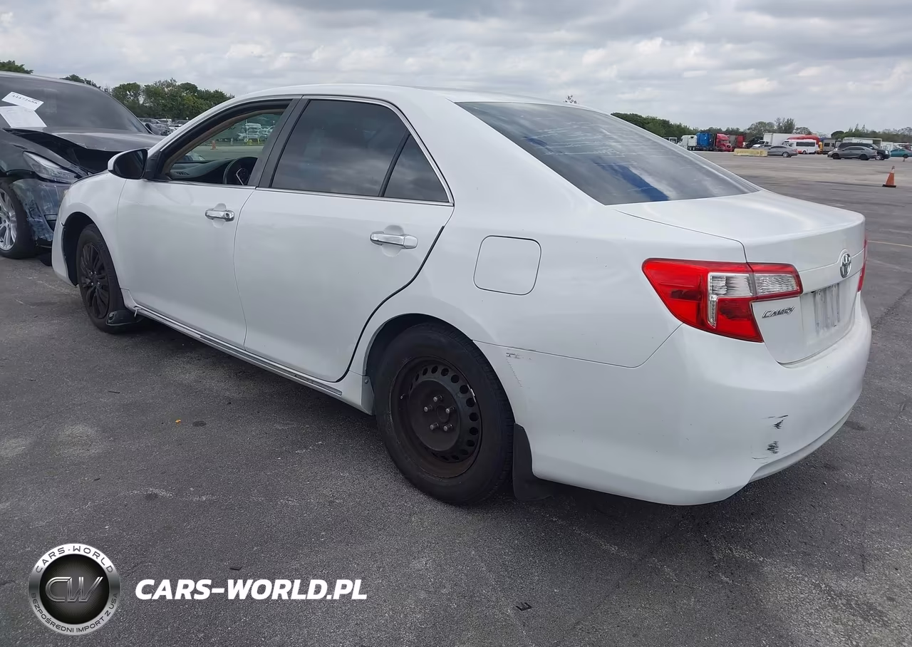 2014 Toyota Camry Le VIN:4T4BF1FK8ER414196 - 3