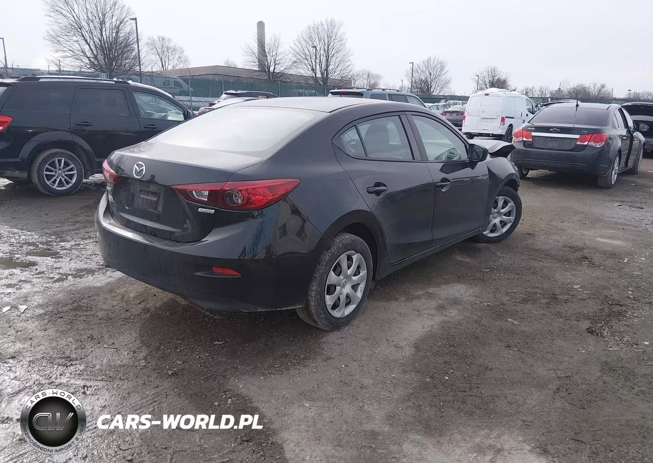 2018 Mazda Mazda3 Sport VIN:3MZBN1U78JM165684 - 4