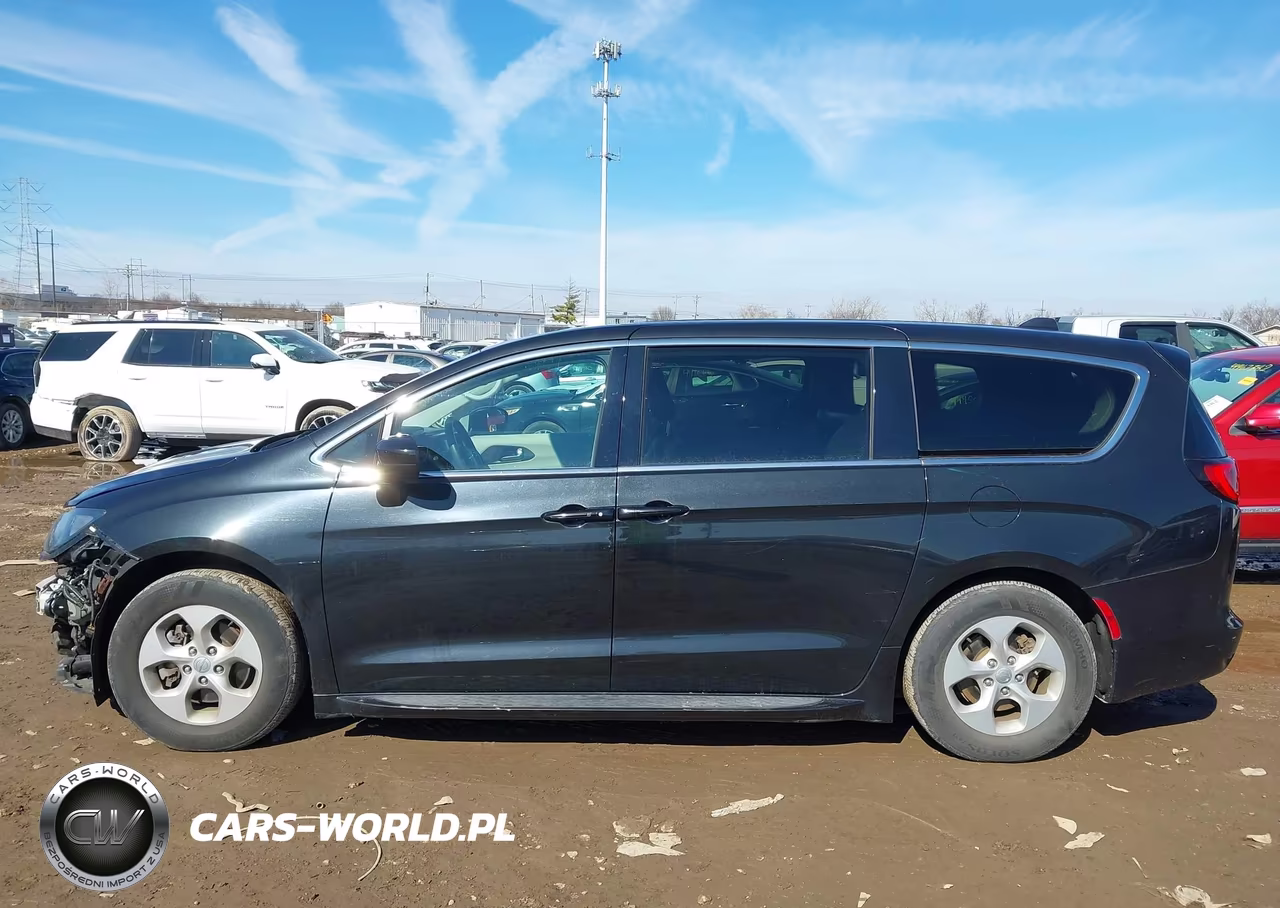 2017 Chrysler Pacifica Lx VIN:2C4RC1CGXHR519149 - 15