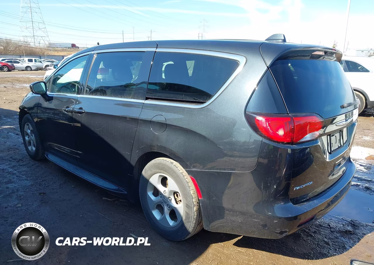 2017 Chrysler Pacifica Lx VIN:2C4RC1CGXHR519149 - 3