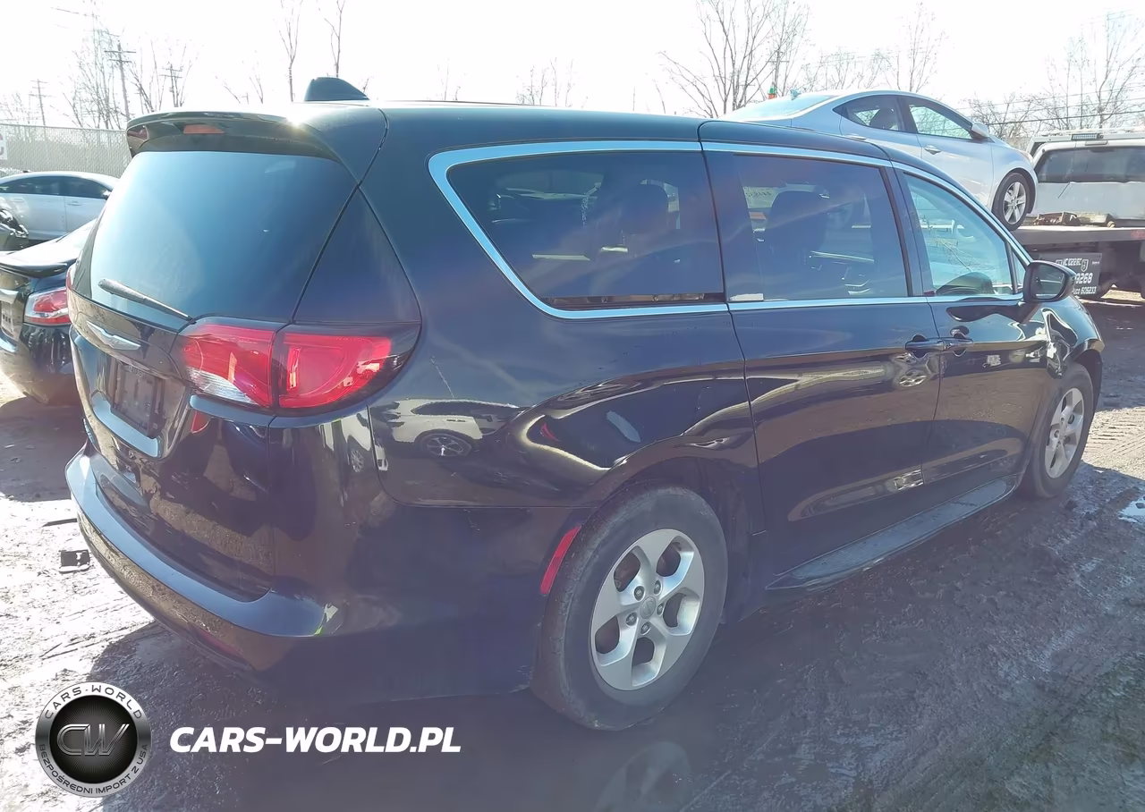2017 Chrysler Pacifica Lx VIN:2C4RC1CGXHR519149 - 4