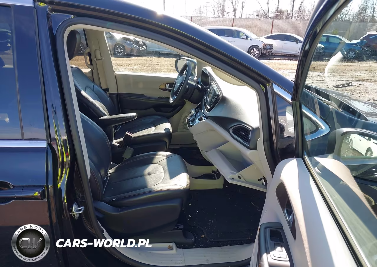2017 Chrysler Pacifica Lx VIN:2C4RC1CGXHR519149 - 5
