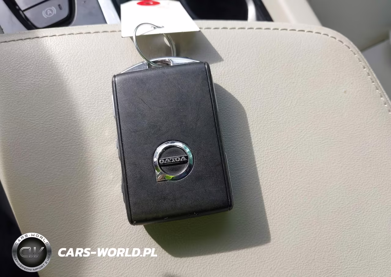 2025 Volvo Xc60 Plug-In Hybrid Plus, T8 Awd Electric-Gasoline, Dark VIN:YV4H60RC8S1029514 - 11