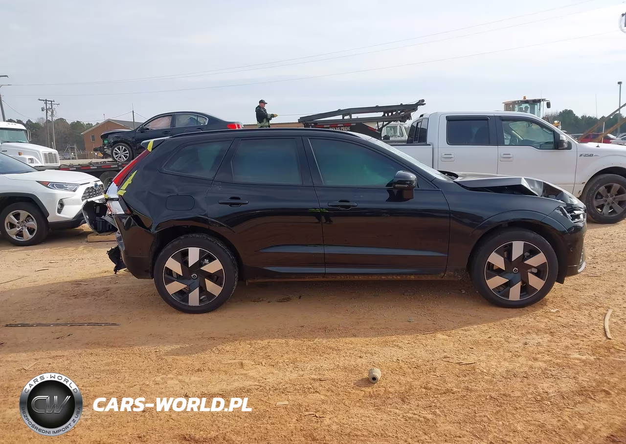 2025 Volvo Xc60 Plug-In Hybrid Plus, T8 Awd Electric-Gasoline, Dark VIN:YV4H60RC8S1029514 - 13