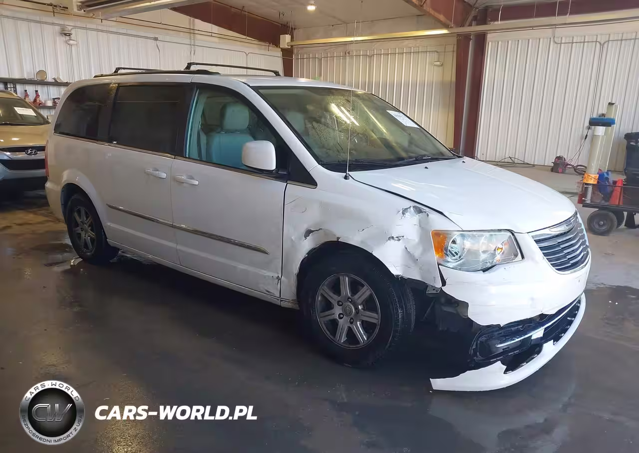 2013 Chrysler Town & Country Touring