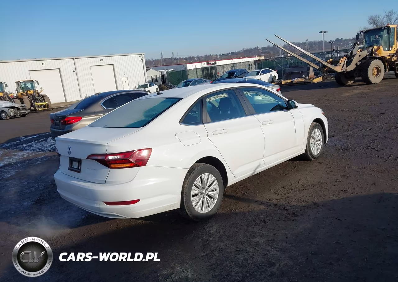 2019 Volkswagen Jetta VIN:3VWCB7BUXKM203197 - 4