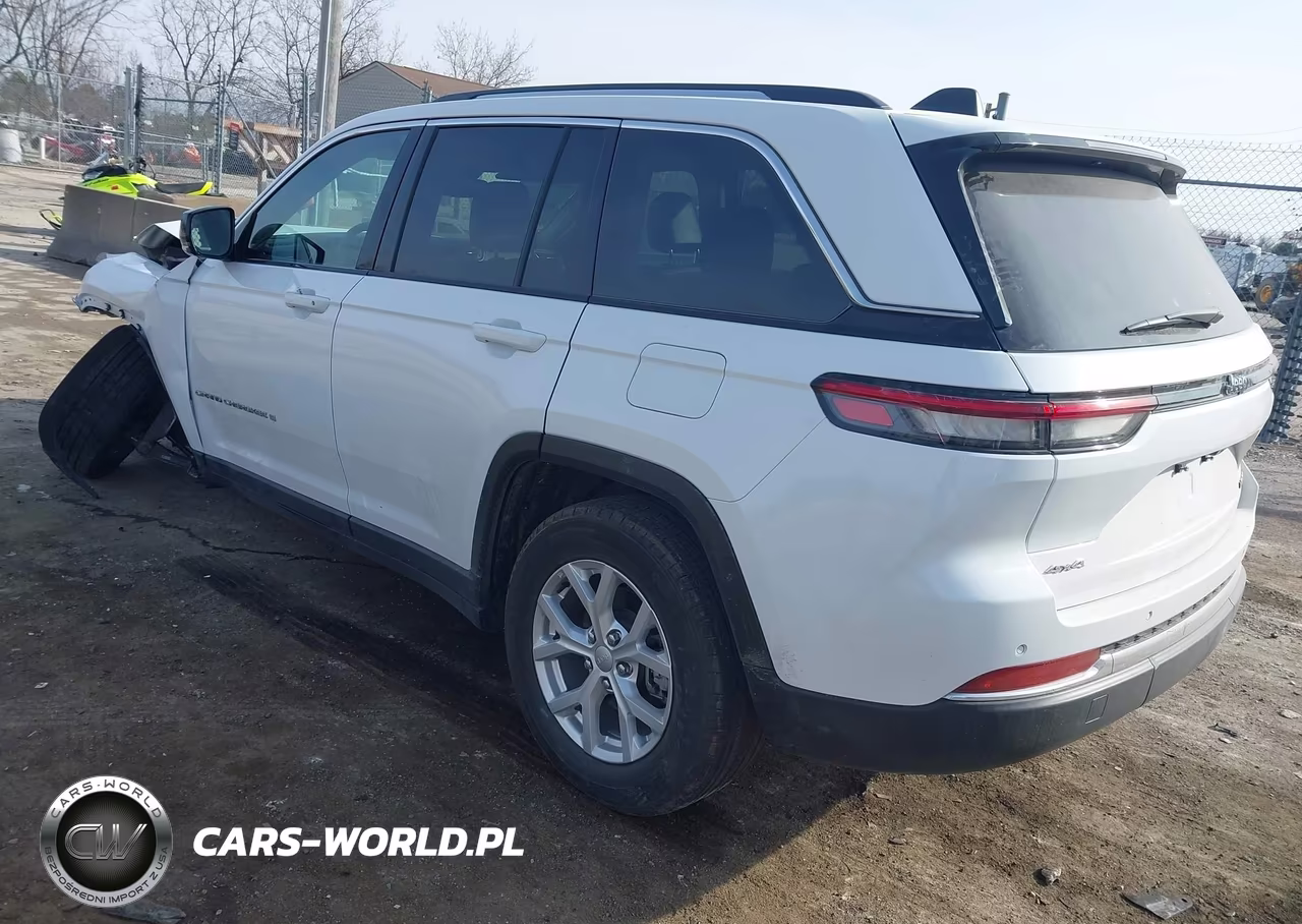 2023 Jeep Grand Cherokee Limited 4X4 VIN:1C4RJHBG8PC512143 - 3