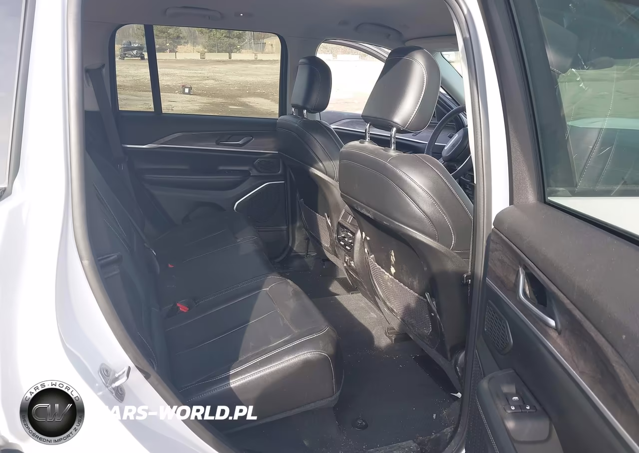 2023 Jeep Grand Cherokee Limited 4X4 VIN:1C4RJHBG8PC512143 - 8