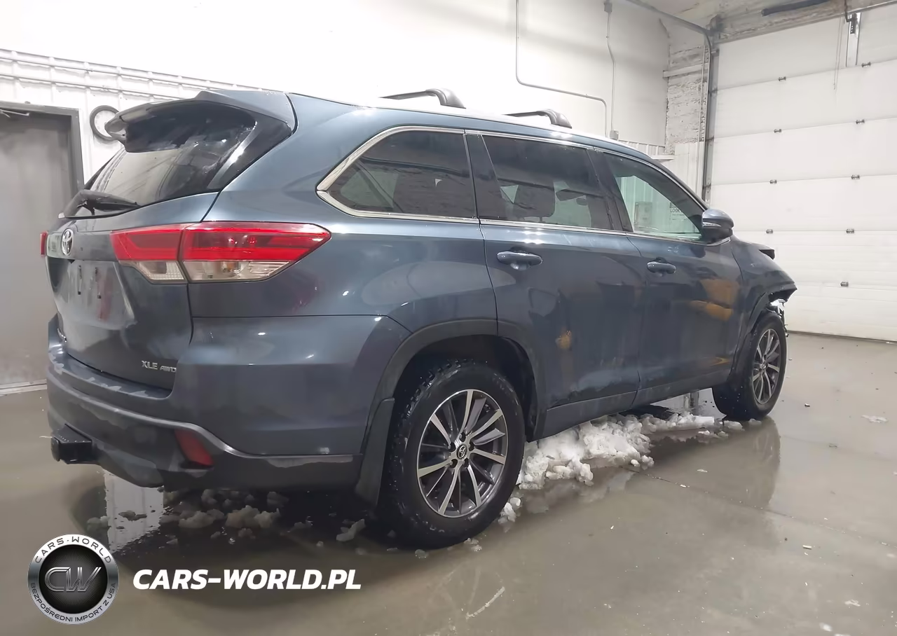 2017 Toyota Highlander Xle VIN:5TDJZRFH6HS413674 - 4