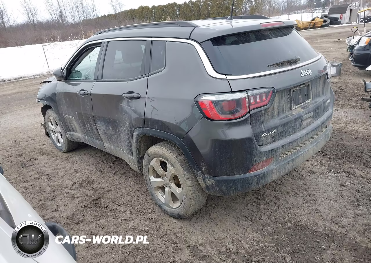 2018 Jeep Compass Latitude 4X4 VIN:3C4NJDBB0JT401979 - 3