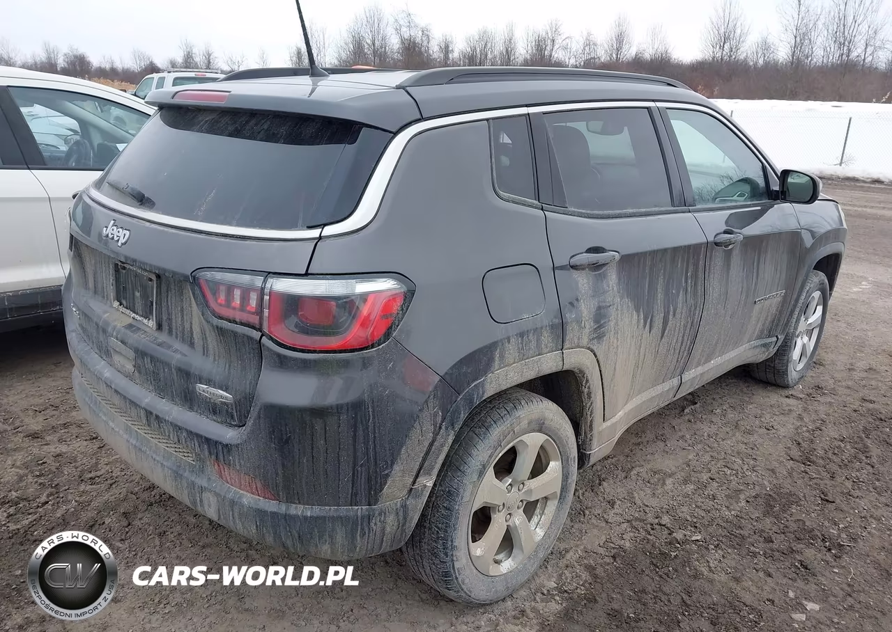 2018 Jeep Compass Latitude 4X4 VIN:3C4NJDBB0JT401979 - 4