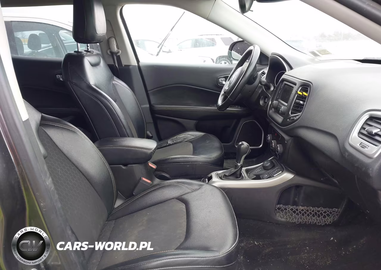 2018 Jeep Compass Latitude 4X4 VIN:3C4NJDBB0JT401979 - 5