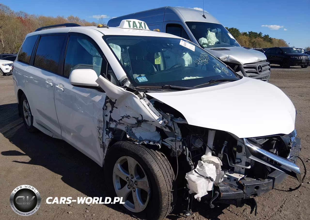 2018 Toyota Sienna Le 8 Passenger – zdjęcie 1 z 16