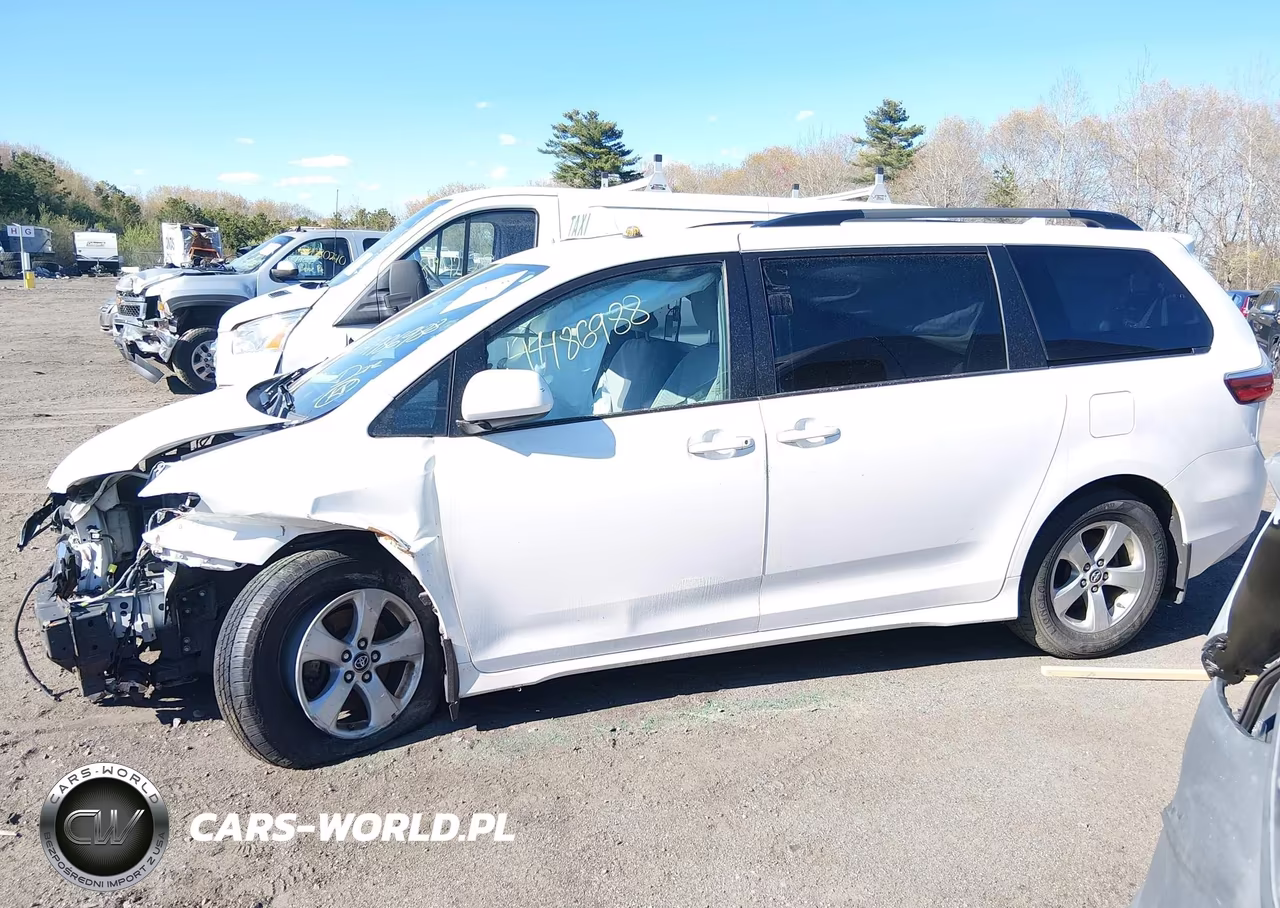 2018 Toyota Sienna Le 8 Passenger VIN:5TDKZ3DC3JS936004 - 14