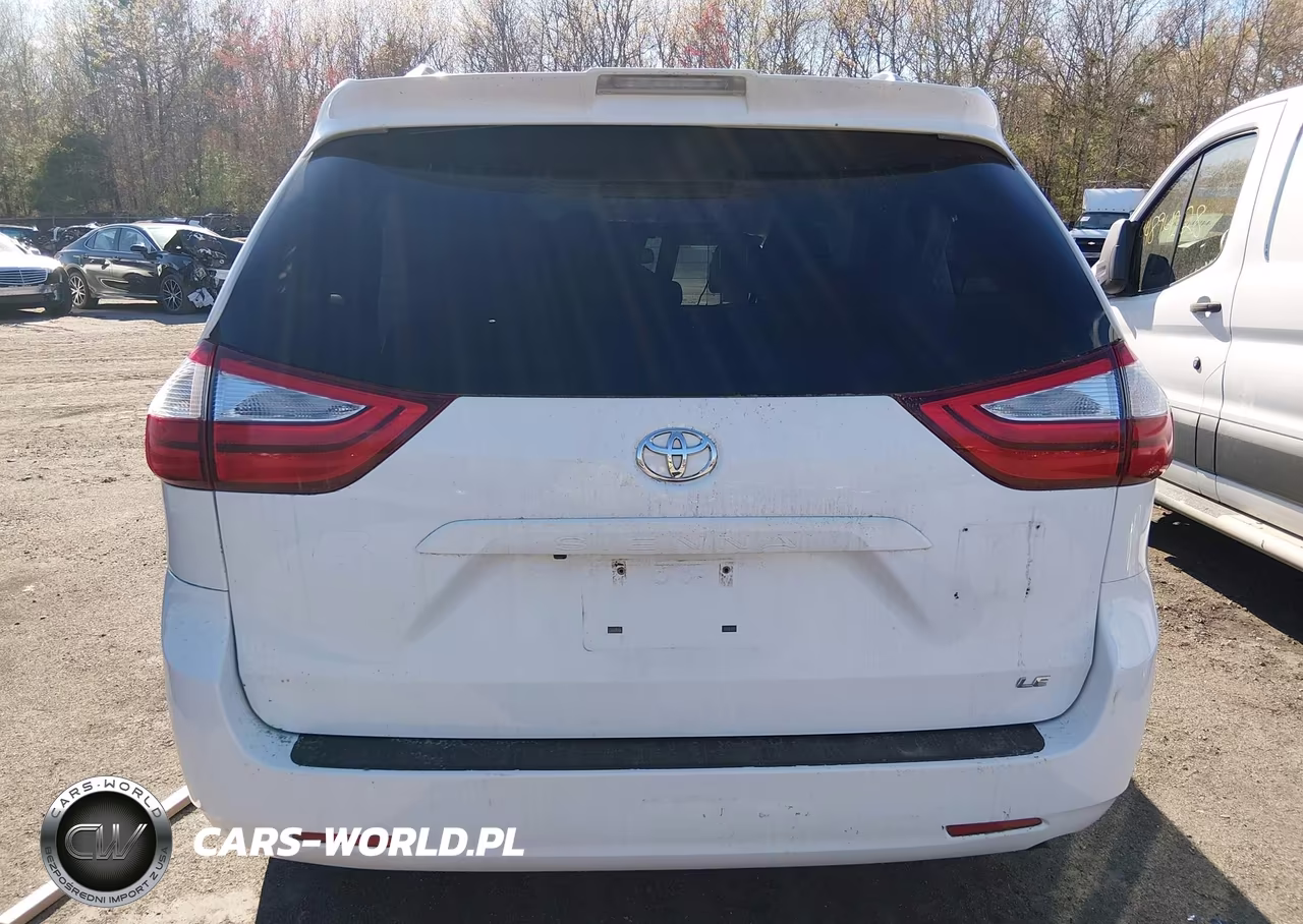2018 Toyota Sienna Le 8 Passenger VIN:5TDKZ3DC3JS936004 - 16