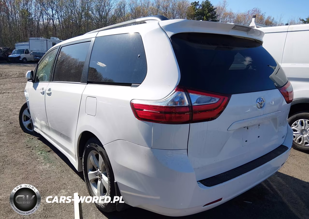 2018 Toyota Sienna Le 8 Passenger VIN:5TDKZ3DC3JS936004 - 3