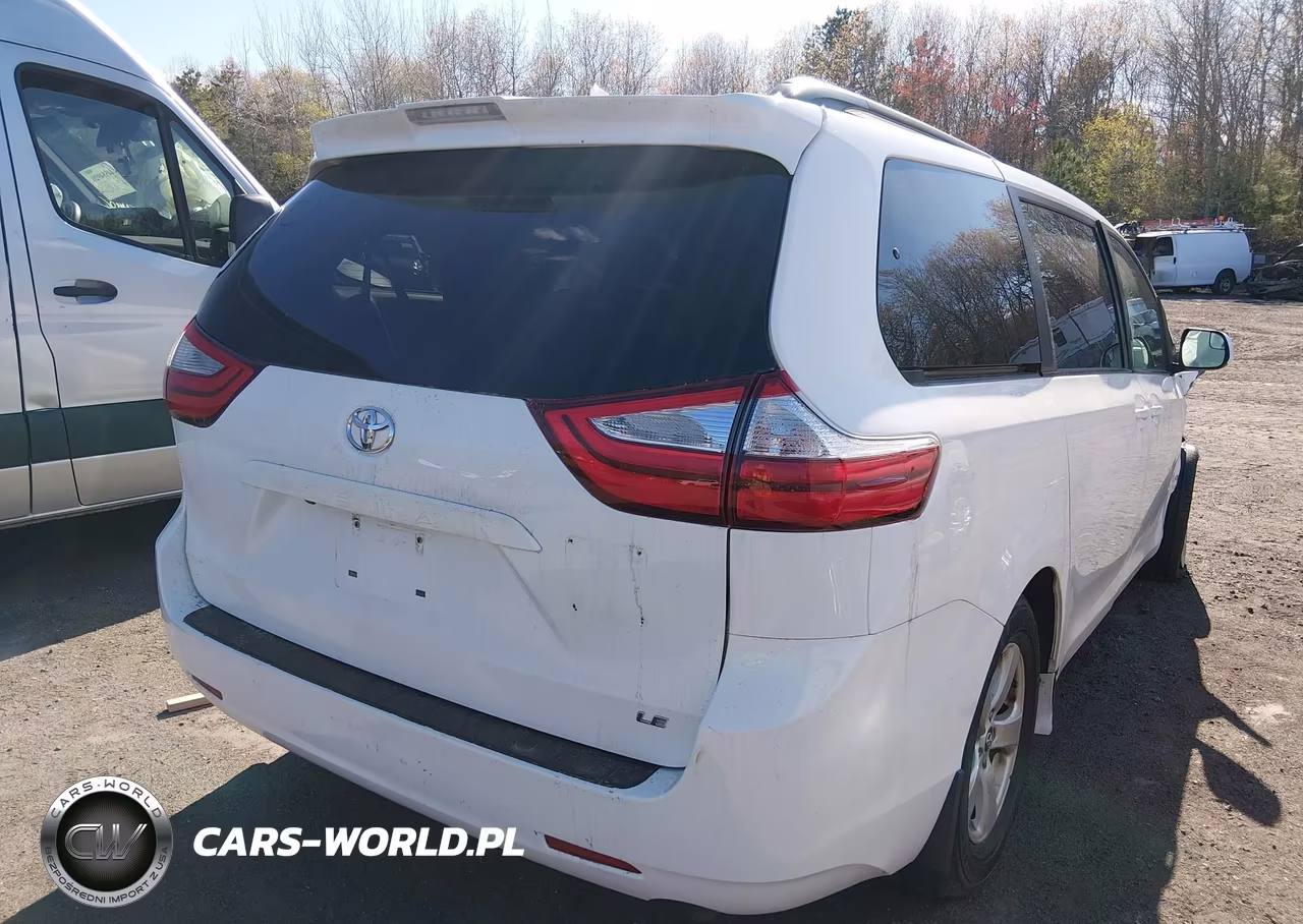 2018 Toyota Sienna Le 8 Passenger VIN:5TDKZ3DC3JS936004 - 4