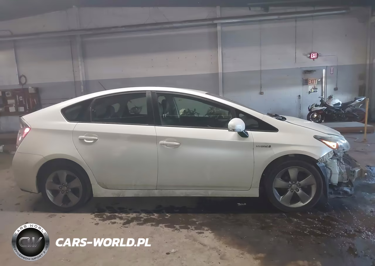2015 Toyota Prius Persona Series Special Edition VIN:JTDKN3DU5F0421309 - 13