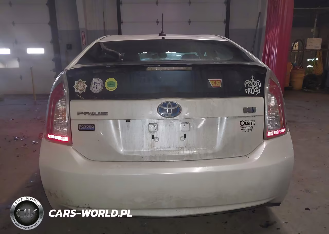 2015 Toyota Prius Persona Series Special Edition VIN:JTDKN3DU5F0421309 - 16
