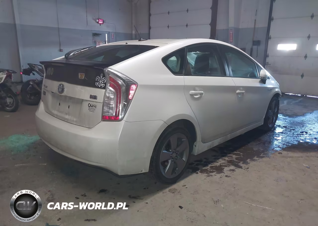 2015 Toyota Prius Persona Series Special Edition VIN:JTDKN3DU5F0421309 - 4
