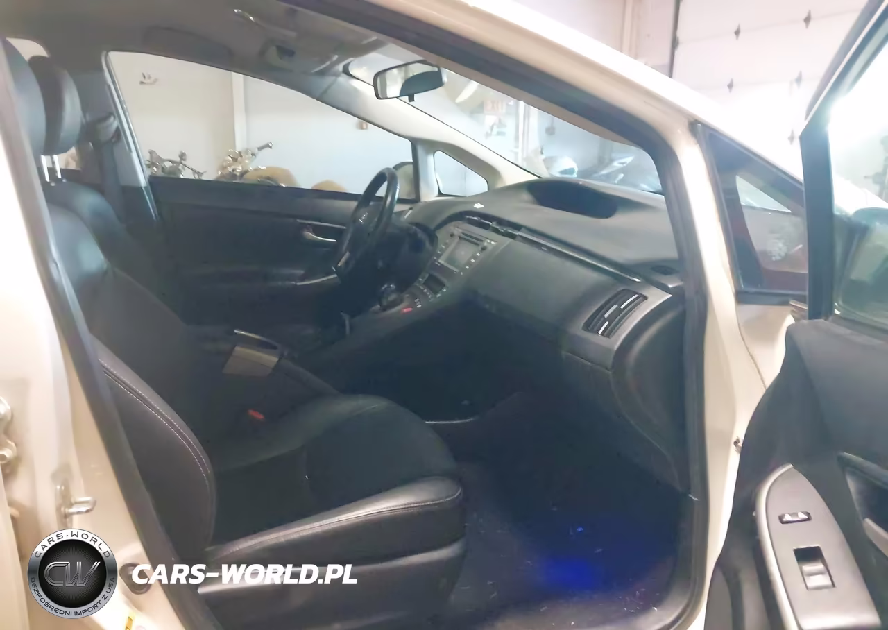 2015 Toyota Prius Persona Series Special Edition VIN:JTDKN3DU5F0421309 - 5