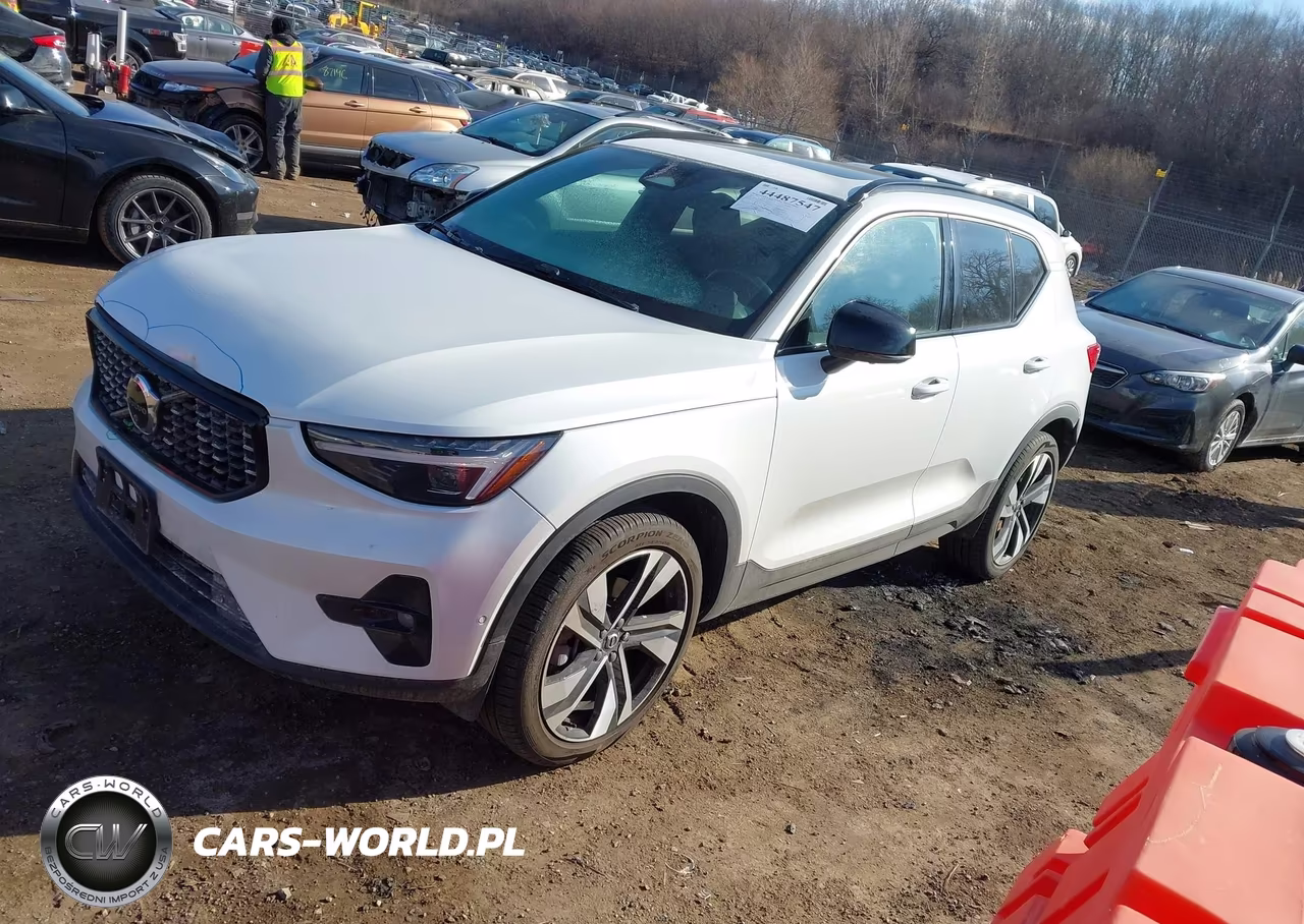 2025 Volvo Xc40 B5 Ultra Dark Theme VIN:YV4L12UM4S2517311 - 2
