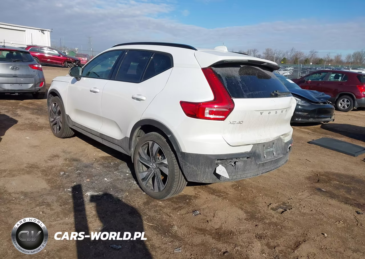 2025 Volvo Xc40 B5 Ultra Dark Theme VIN:YV4L12UM4S2517311 - 3